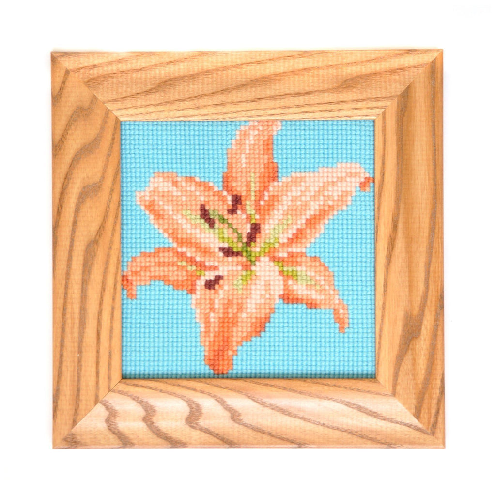 Lily Mini Kit Needlepoint Kit Elizabeth Bradley Design 